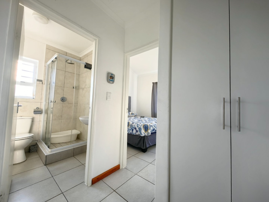 2 Bedroom Property for Sale in Stratford Green Western Cape